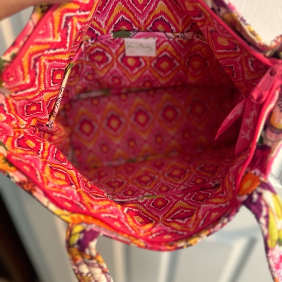 Vera Bradley Mini Mouse Bouncing Blooming Bouquet Crossbody Mailbag Tote - Picture 6 of 6